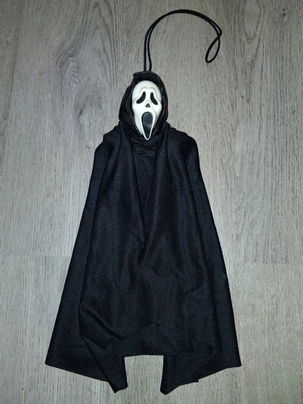 Vintage Fun World Scream Ghost Face Small Hanging Halloween Decoration 15"